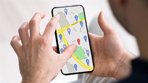 hands scrolling a map on a mobile phone